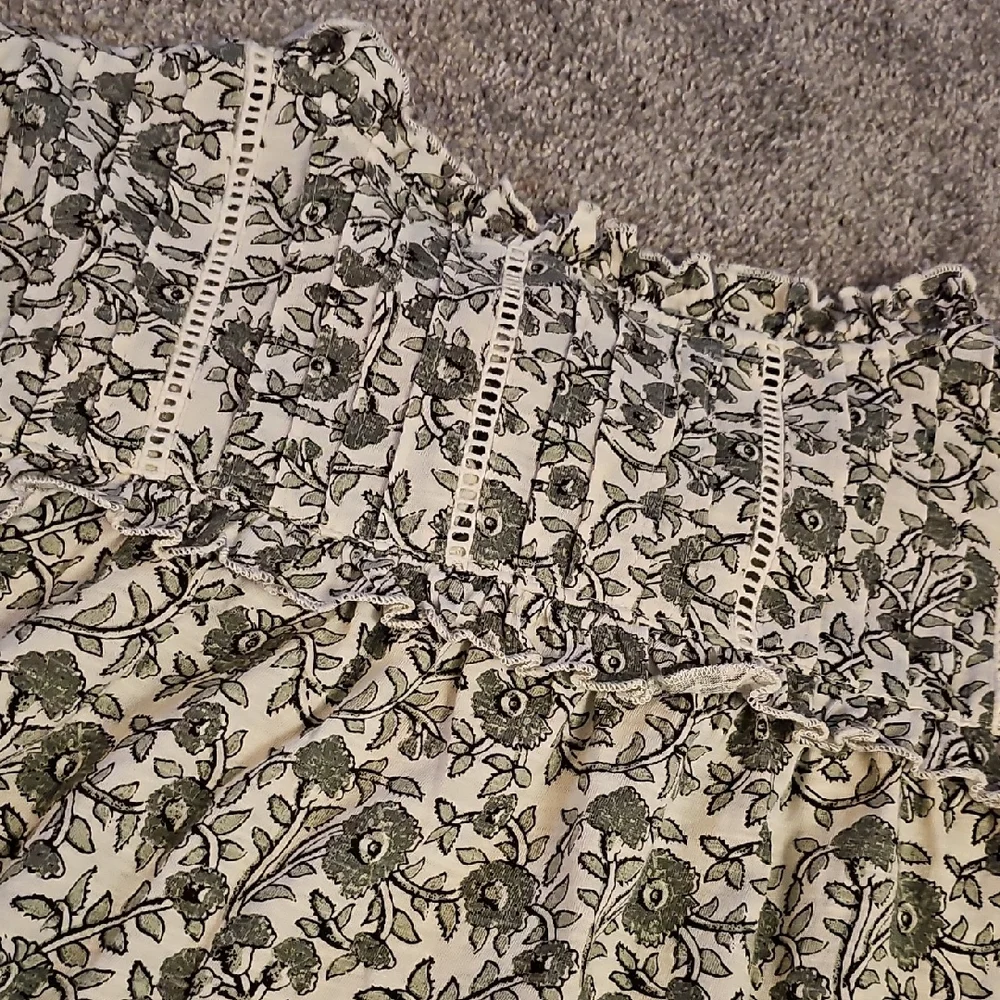 D4🔹️Wonderly Floral Blouse - Green and White - Picture 7 of 7